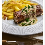 Andouillette z Troyes  w sosie musztardowo-śmietanowym